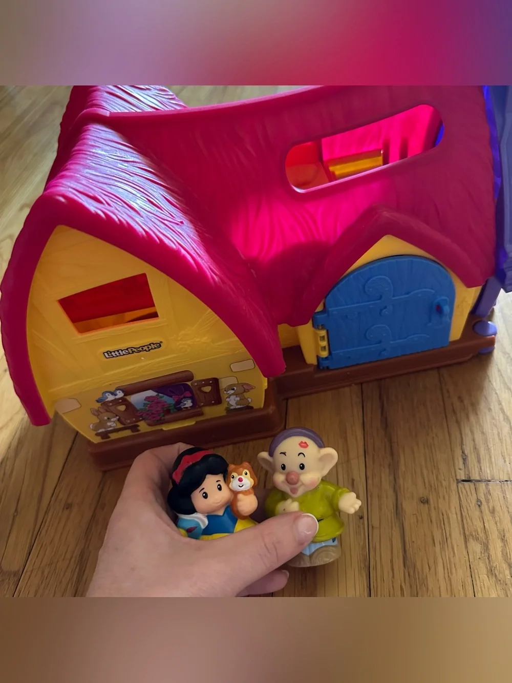 Fisher Price Little People Disney Snow White Cottage Y3723 Tested w/Figures